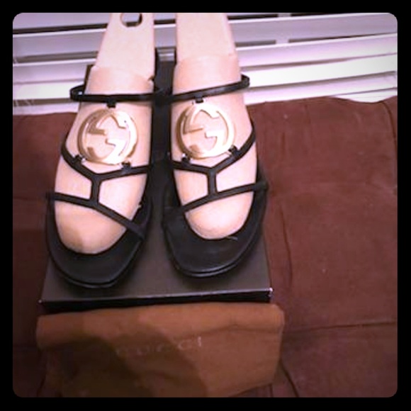 pre owned gucci sandals